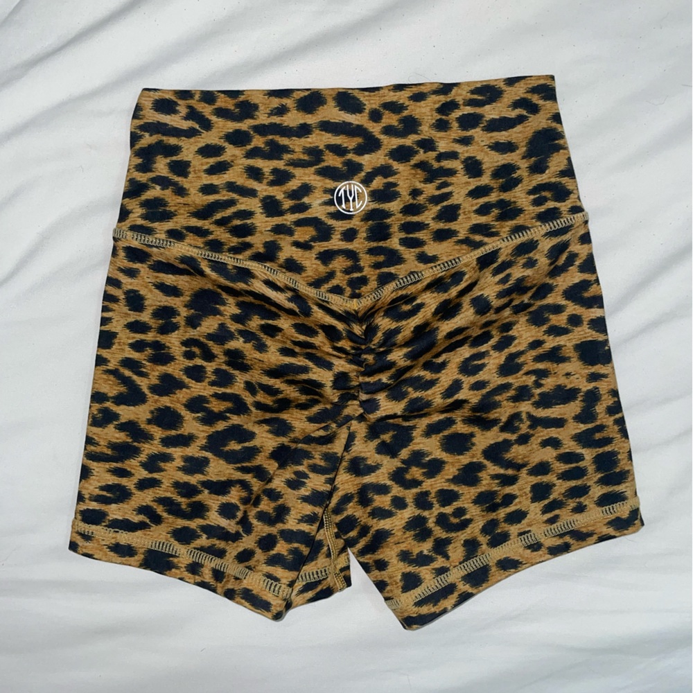 TIL YOU COLLAPSE x2 Leopard Scrunch Booty Shorts